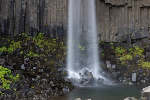 Csodálatos Kilátás Svartifoss Vízesés Festői Kép Gyönyörű Természeti Táj Népszerű — Stock Fotó