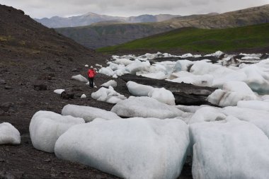 İzlanda'daki buzul yürüyüş