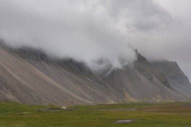 Yazın İzlanda manzarası