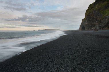 Dyrholaey, İzlanda. Siyah beach günbatımı
