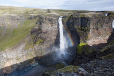 Güzel manzara Haifoss şelale - İzlanda