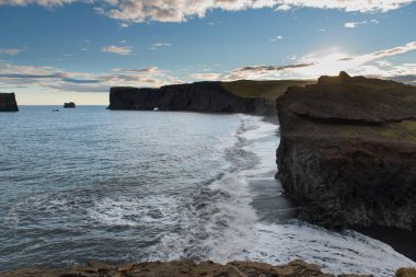 Dyrholaey promontory İzlanda'nın Güney sahil üzerinde popüler bir turistik spot