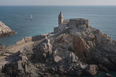 porto venere, İtalya yılında st. peter Kilisesi ile peyzaj