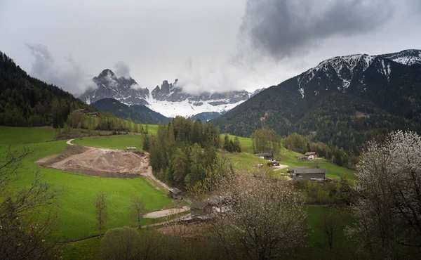 Pueblo Santa Maddalena Frente Odle Dolomites Group Italia Europa —  Fotos de Stock