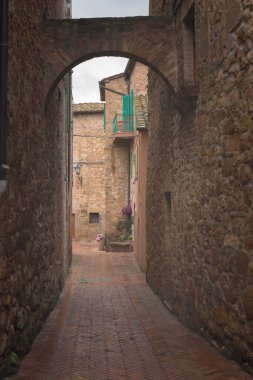 Güzel ve renkli sokaklarında küçük ve tarihi Tuscan Köyü Pienza, İtalya