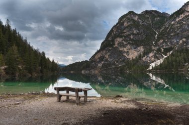 Romantik yatay, tezgah yakınındaki dağ Gölü, İtalya
