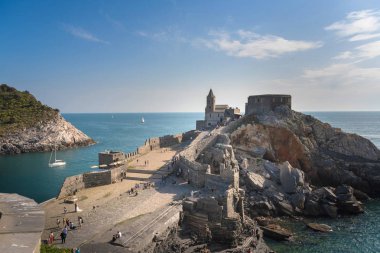 San Lorenzo Kilisesi, Doria Kalesi ve Gotik St. Peter Kilisesi, İtalyan Rivierası, Liguria, İtalya.