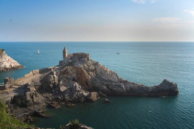 porto venere, İtalya yılında st. peter Kilisesi ile peyzaj