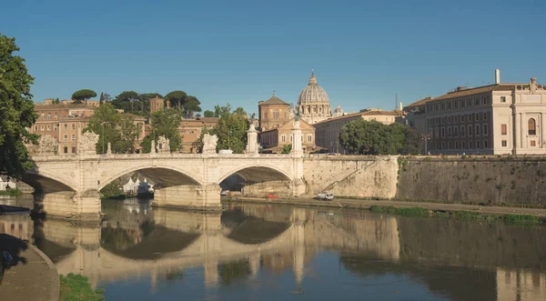 Tiber Nehri Peter Bazilikası Vatikan Vittorio Emanuele Köprüde Görünümünü — Stok fotoğraf
