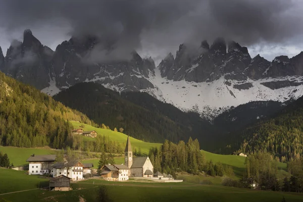 Famoso Mejor Lugar Alpino Del Mundo Pueblo Santa Maddalena Con —  Fotos de Stock