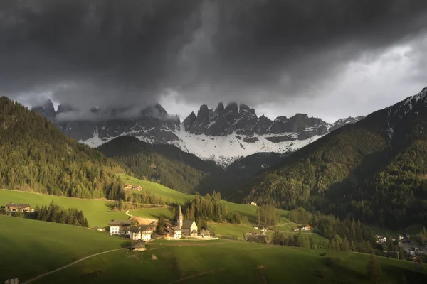 Dünyanın Ünlü Dağlık Yeri Santa Maddalena Köyü Arkasında Büyülü Dolomites — Stok fotoğraf