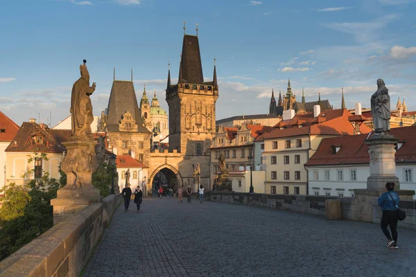 Praga República Checa Septiembre 2018 Gente Caminando Por Puente Carlos — Foto de Stock