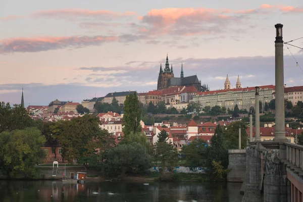 Vista Del Colorido Casco Antiguo Castillo Praga Con Río Moldava — Foto de Stock