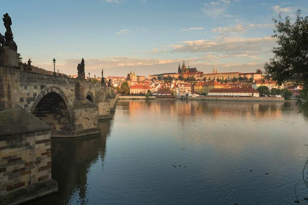 Uma Vista Castelo Com Vista Para Rio Vtlava Praga — Fotografia de Stock