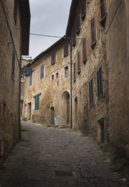 İtalyan Town, Toskana, İtalya dar sokak görünümü.