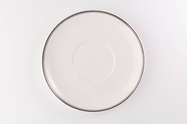 Kırpma yolu ile beyaz izole boş seramik yuvarlak plaka - Resim