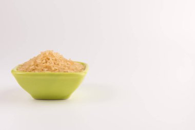 Beyaz adam izole kase beyaz pirinç