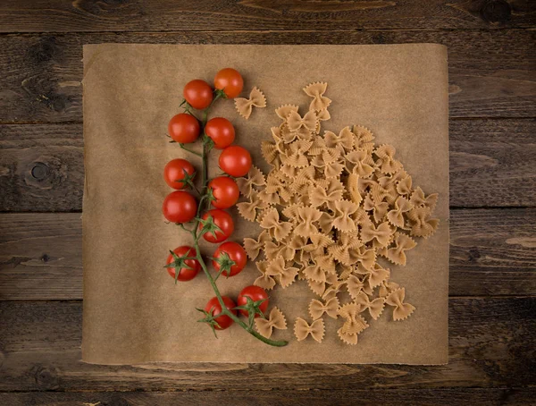 Pasta Tomatoes Dark Wooden Background Copy Space Top View Vegetarian — Stock Photo, Image