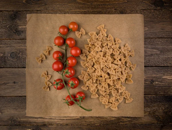 Pasta Tomatoes Dark Wooden Background Copy Space Top View Vegetarian — Stock Photo, Image