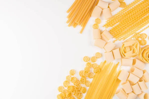 Una Foto Arriba Diferentes Tipos Pasta Incluyendo Espaguetis Penne Fusilli — Foto de Stock