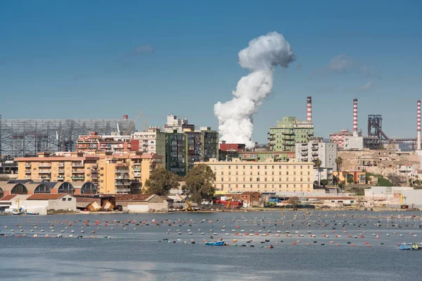 Wite Smoke Going Chimney Taranto Steel Industry Crossing Old City — Stock Photo, Image