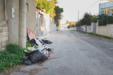 Sokağa terk çöp