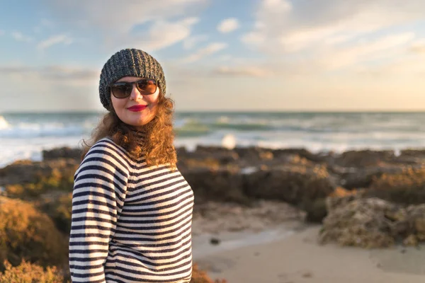 Portrait Une Fille Bord Mer Coucher Soleil — Photo