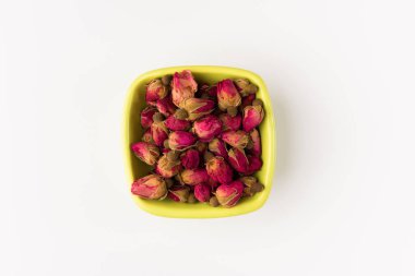 uçan daire beyaz arka plan üzerinde üstten görünüm izole içinde Tea gül tomurcukları