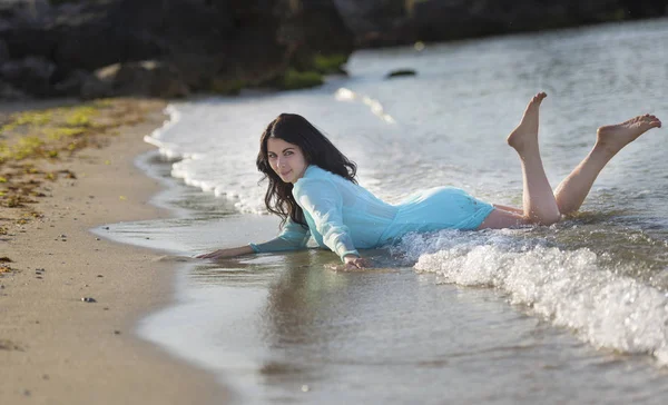 Sexy Morena Joven Posando Ropa Sensual Playa —  Fotos de Stock