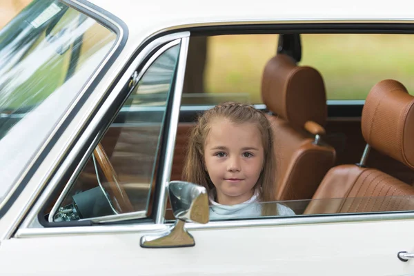 Glückliches Kleines Mädchen Steuer Eines Autos — Stockfoto