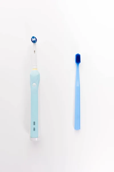 Manual Regular Toothbrush Modern Electric Toothbrush Isolated White Background — Stock Photo, Image