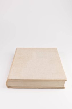 Beyaz Arkaplanda İzole Edilmiş Klasik Kitap