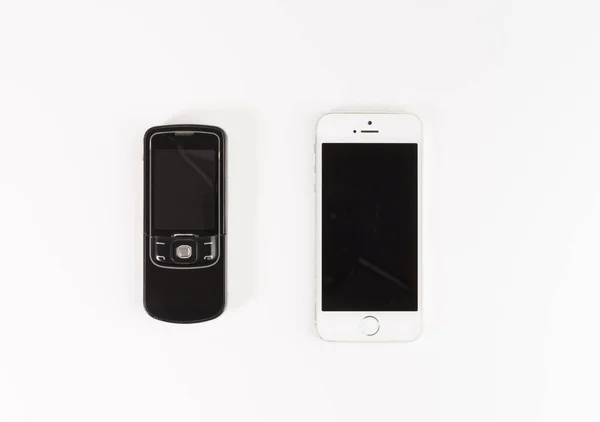 Smartphone Oude Technologie Telefoon Geïsoleerd Witte Achtergrond — Stockfoto