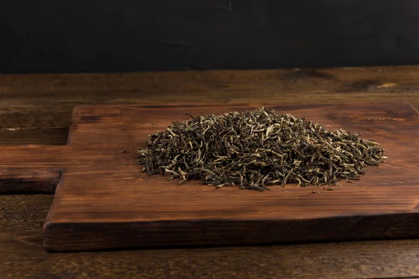 Dry Green Tea Isolated Wooden Table Black Background — Stock Photo, Image