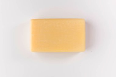 Üstten Görünüm, beyaz bir arka plan izole bej sabun parçası