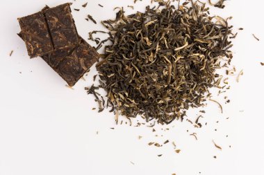 yeşil çay beyaz arka plan üzerinde üstten görünüm izole