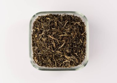 yeşil çay beyaz arka plan üzerinde üstten görünüm izole şeffaf kase