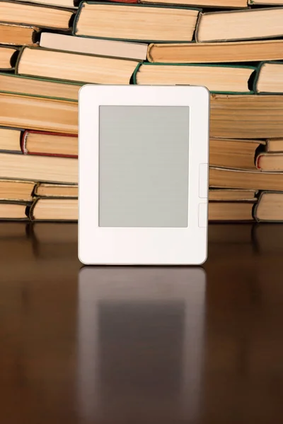 Libro Electrónico Sobre Fondo Los Libros Texto Regulares — Foto de Stock