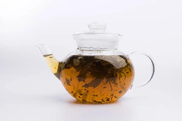 Kräutertee Einer Teekanne Mit Frischen Kräutern Auf Weißem Hintergrund — Stockfoto