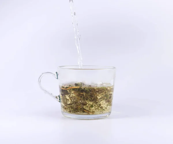 Szakadó Forró Vízzel Hogy Üveg Csésze Tea Elszigetelt Fehér Background — Stock Fotó