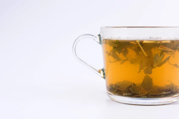 Tisane Verte Dans Une Tasse Transparente Isolée Sur Fond Blanc — Photo