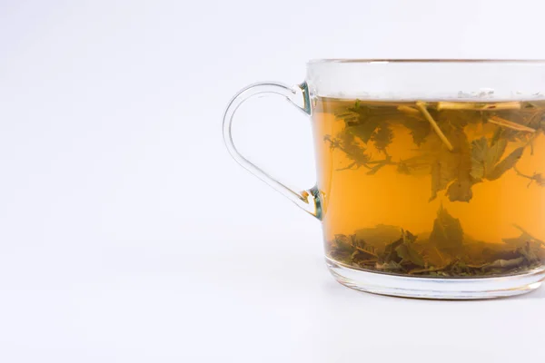 Tisane Verte Dans Une Tasse Transparente Isolée Sur Fond Blanc — Photo