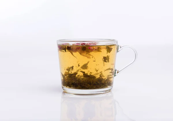Copo Chá Verde Com Rosas Isolado Sobre Fundo Branco — Fotografia de Stock