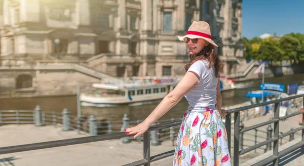 Close Mode Vrouw Portret Van Jonge Mooie Trendy Meisje Poseren — Stockfoto