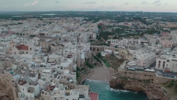 ポリニャーノ マーレ 海上の空中無人機映像 イタリア — ストック動画