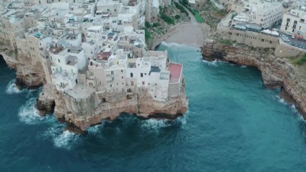 Polignano Mare Luchtfoto Drone Beelden Boven Zee Italië — Stockvideo