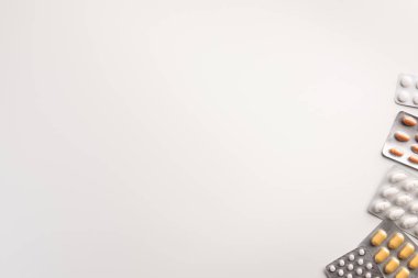 Hapları olan kabarcılar. Düz yatma.