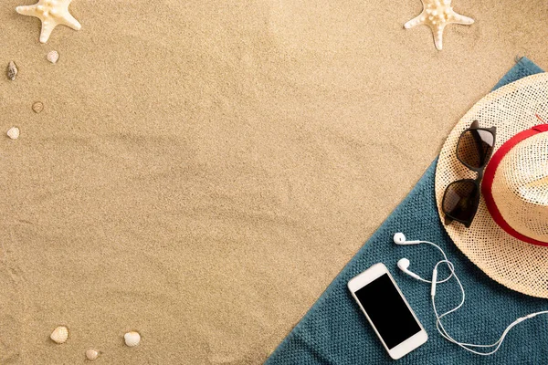 Hermoso Fondo Playa Vacaciones Verano Con Sombrero Paja Teléfono Inteligente — Foto de Stock