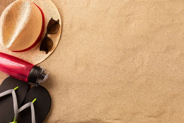 Hermoso Fondo Playa Vacaciones Verano Con Sombrero Paja Gafas Sol — Foto de Stock