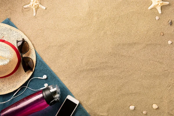 Hermoso Fondo Playa Vacaciones Verano Con Sombrero Paja Teléfono Inteligente — Foto de Stock